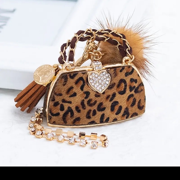 NEW IN BAG keychain pom pom - Picture 12 of 12